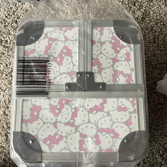 Hello kitty makeup box - Picture 2 of 2